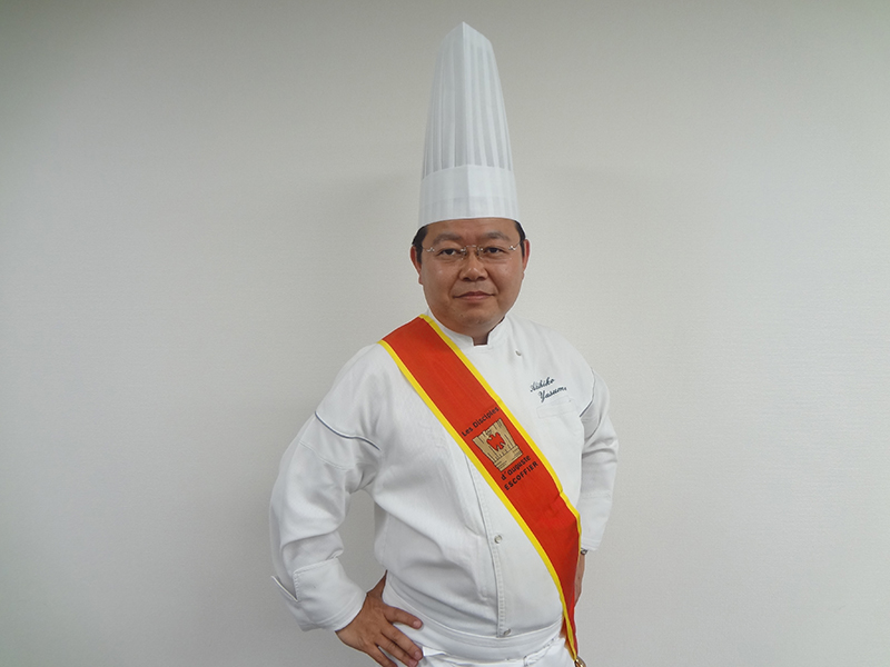 取締役総支配人兼総料理長安間昭彦